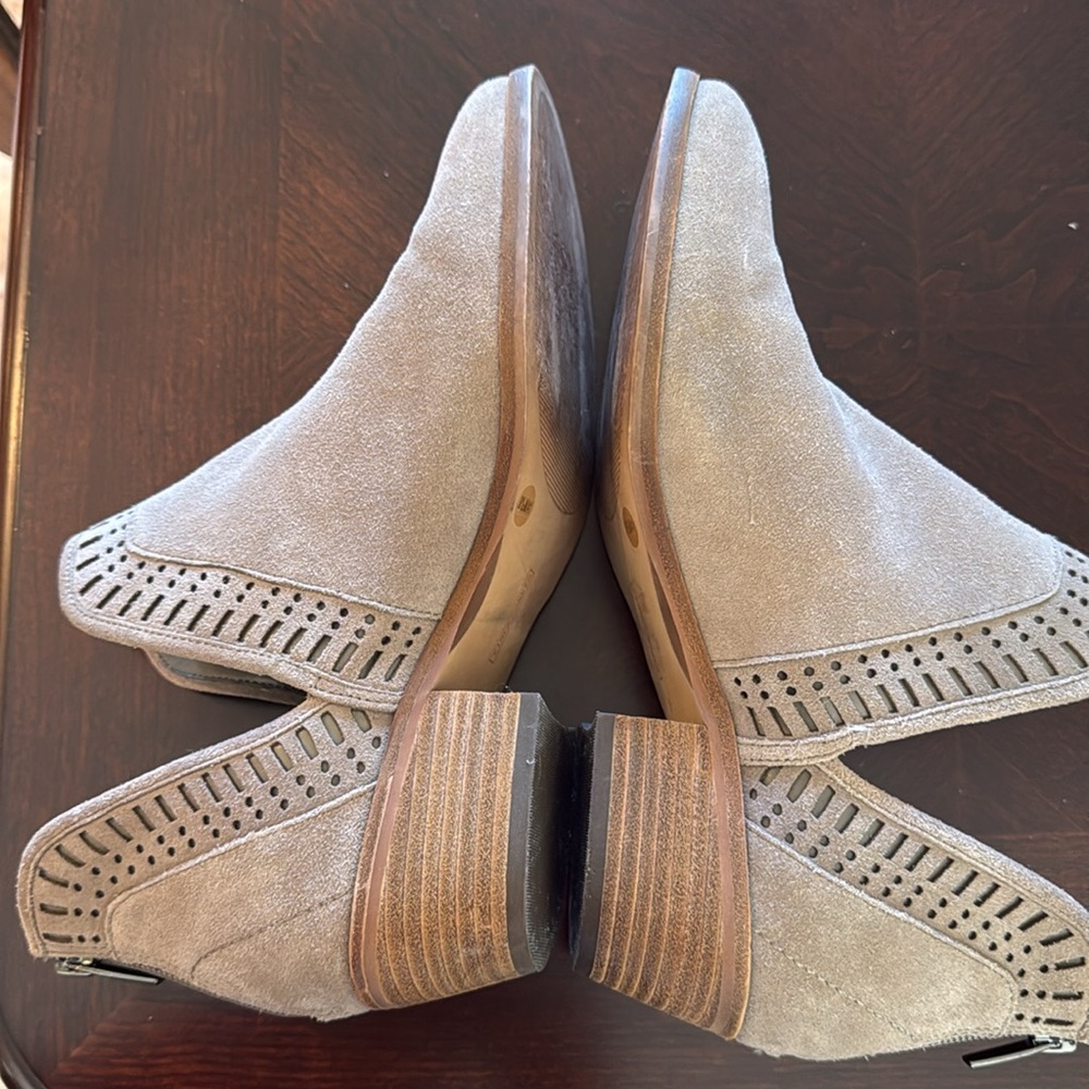Vince Camuto Women’s VP-Philena Suede Leather Booties color tan size 9.5 - Picture 6 of 13